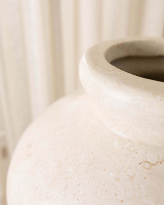 laguna-vase-smokey- white-large-close-up-view