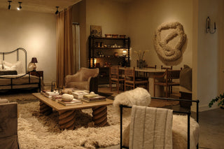 En Gold Austin store, lounge and dining corner
