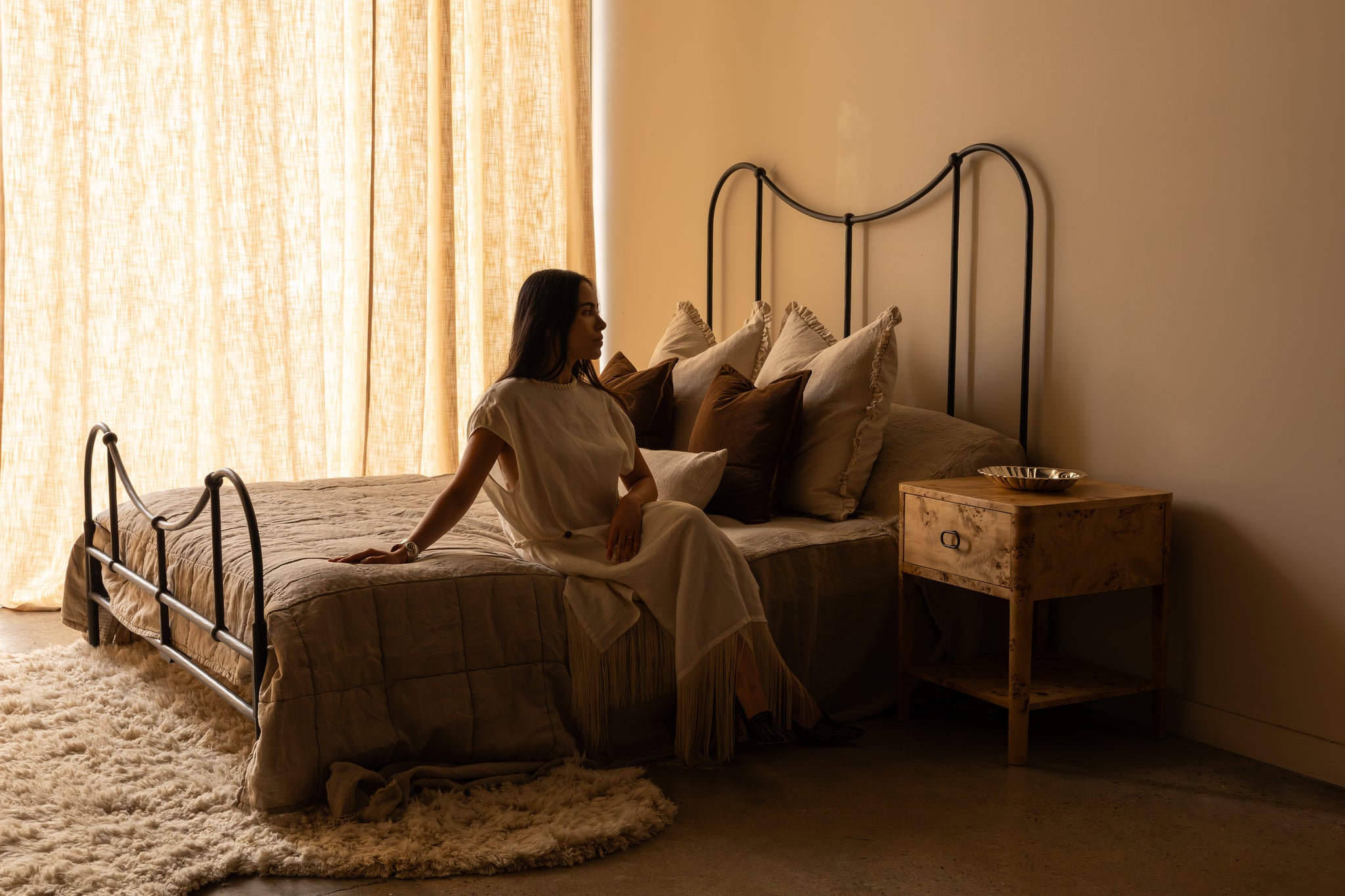 Zephyr Side Table | Honey Burl