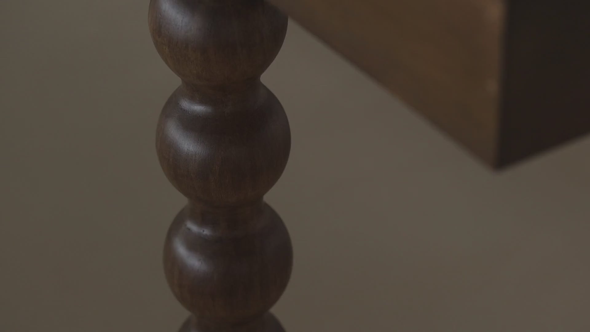 Santos Bookshelf